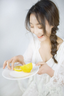 楼上的小女孩